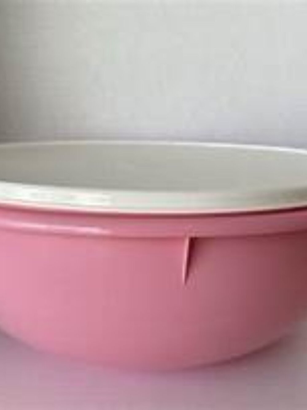 Tupperware 26 Cup Large Fix N Mix Bowl in Pastel pink